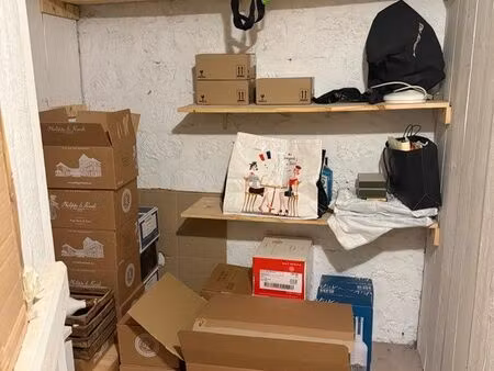 cave necker à louer