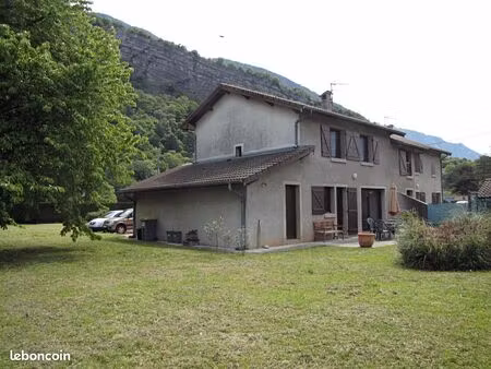 location maison mitoyenne  beau espace