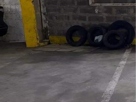 parking pour moto  rue de la paix  quartier rive droite