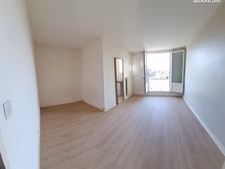 a louer studio 30 m2 lumineux avec garage proche centre-ville olivet