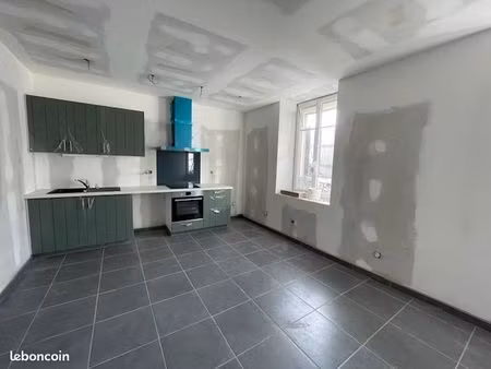 charleville  avenue carnot  beau f2 entièrement refait à neuf