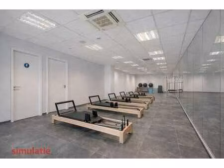 surface commerciale prête à l’emploi à vendre a waregem