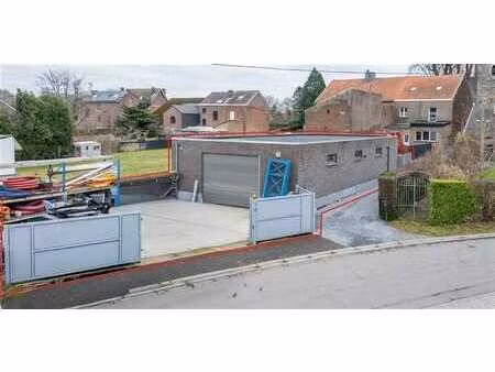 récent entrepôt de 200m² avec bureaux aménagés