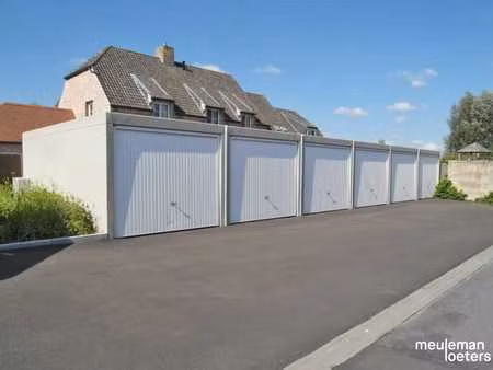 box de garage bien située au centre