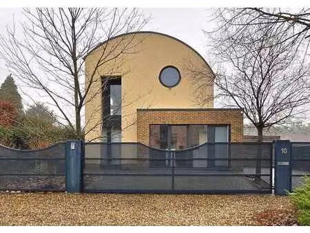 ruime moderne woning op een perceel van 10a 12ca in een r...
