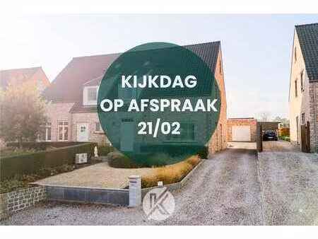 halfopen gezinswoning in landelijke stijl