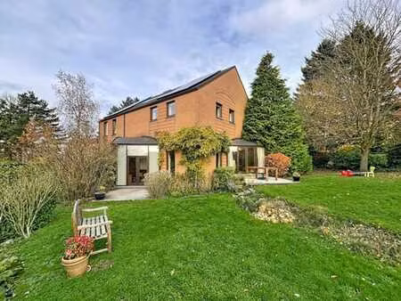 villa d'architecte dans les parcs d'embourg