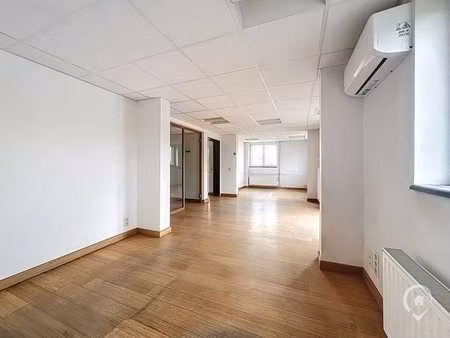 bureaux à louer à dinant - endroit stratégique