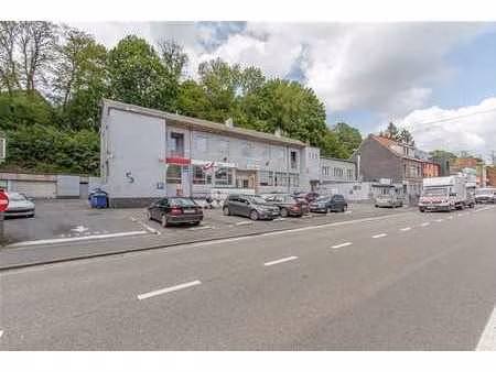 centre - commerce + bureau + parking !