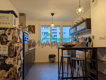 location meublée appartement 5 pièces 92 m² à reims (51100)  1 350 €