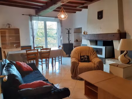 location meublée maison 3 pièces 75 m² à chemillé-en-anjou (49120)  850 €