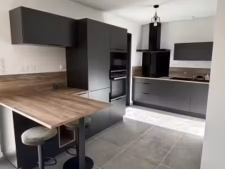 location meublée maison 4 pièces 90 m² à niort (79000)  1 440 €