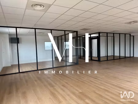 location locaux professionnels 155 m² à signes (83870)  2 108 €
