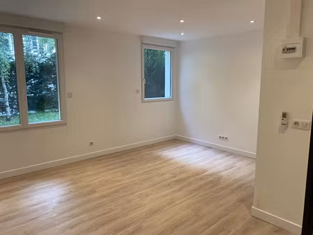 location locaux professionnels 0 pièces 78.53 m² à chantilly (60500)  2 670 €