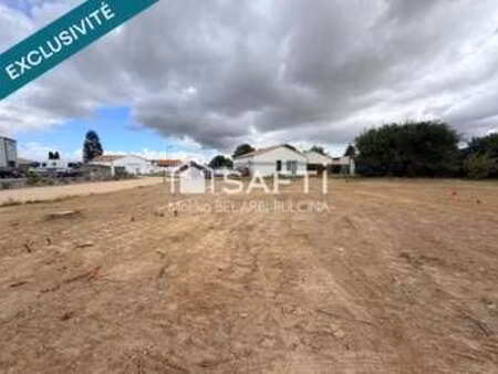 vente terrain à saint-mathurin (85150) : à vendre / 270m² saint-mathurin