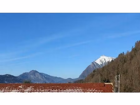 magnifique t3 sous les toits offrant une jolie vue.