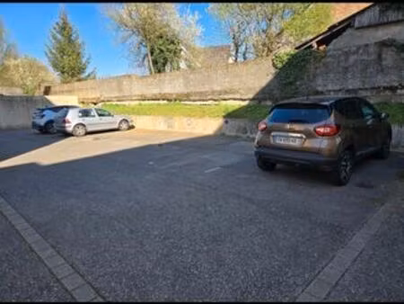 vends 2 places de parking dans résidence