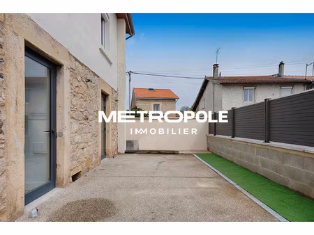 appartement t3 bis avec terrasses et stationnement