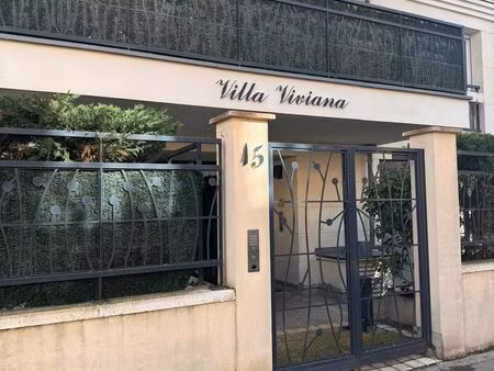 2 pieces en rez de jardin en bon etat