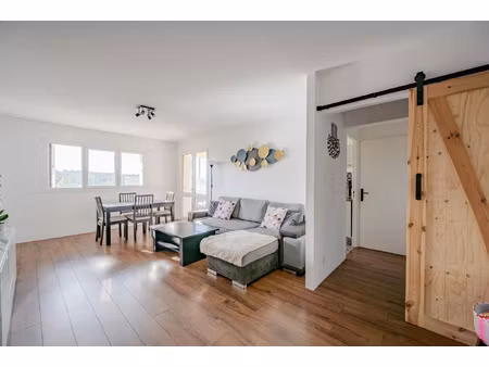 beau t4 en dernier etage ...