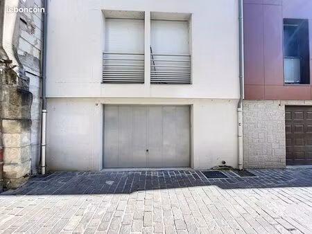 parking/box 24 m² tours