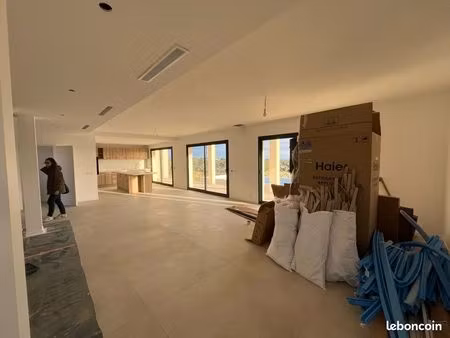 maison vue imprenable sur garrigues jusqu’à la mer