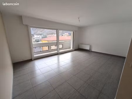 t3 lumineux 76 7 m² – centre & gare à pied – balcons & garage