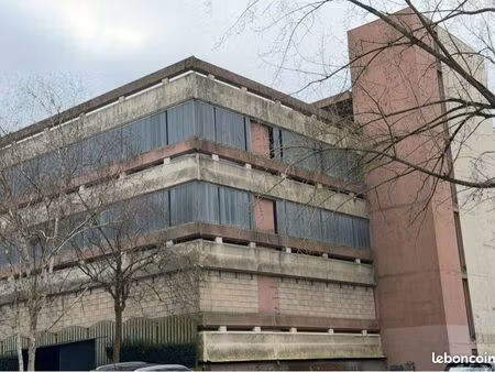 loue place de parking sécurisée