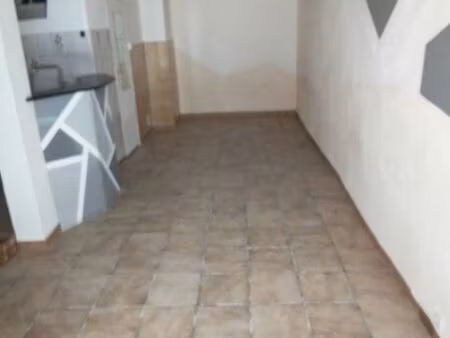 loue studio 23 m² st mitre les remparts. 13920 410/mois