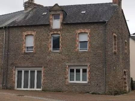 maison de bourg 3 chambres  petite cour