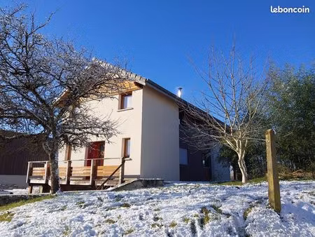 maison meublée individuelle  location à l'année  garage  terrain  grand parking
