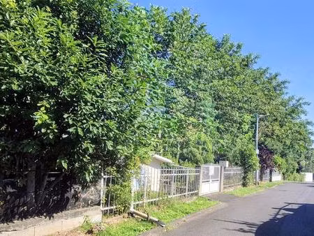 une maison créole avec 846 m² de terrain- 97419 la