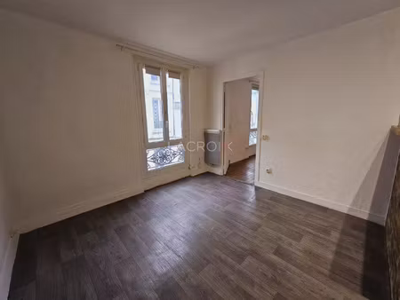 sur le plateau  à 3 mn du rer b gentilly  proche paris 14è 