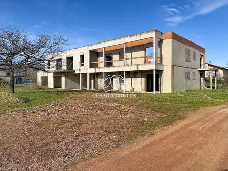 immeuble riorges 720m2 r+1 a finir