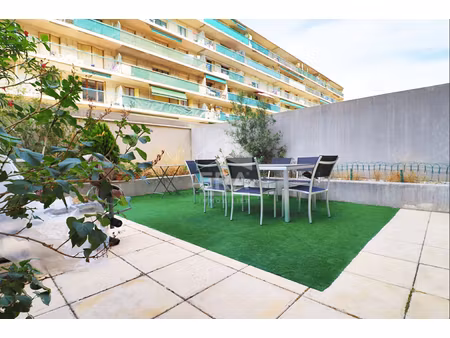 a louer marseille en exclusivité grand t2 quartier timone grande terrasse avec possibilité