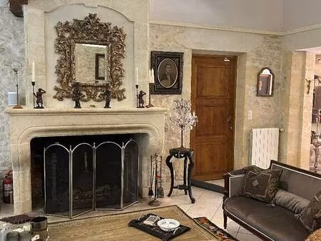 une belle bâtisse en pierres de 1890  comprenant : -1 séjour de 52 m² avec cheminée et hau