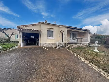 maison indépendante avec jardin et garage