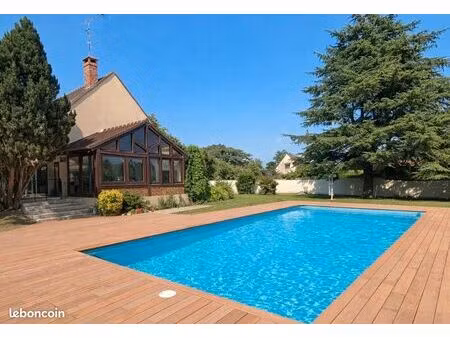 pavillon 8 pièces 269 m²