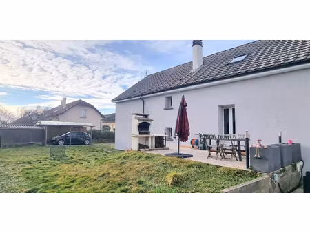 maison familiale avec espaces dédiés et extérieur aménagé