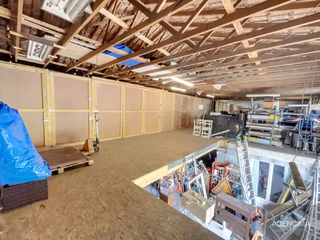 maison avec immense hangar
