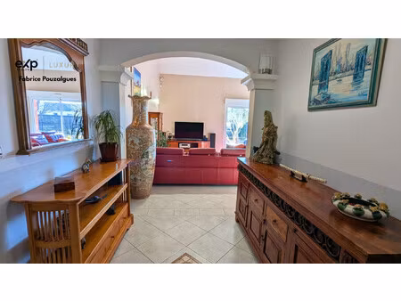 spacieux plain-pied modulable avec dépendances et garages.