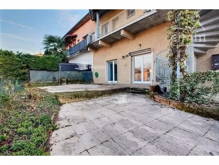 appartement t3 rez-de-chaussee domene