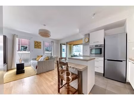 lyon 6 - bellecombe - appartement meublé de 43 10 m² - garage - loggia - 1 chambre