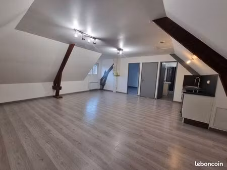 ? t2 refait à neuf – 52 m² – centre-ville à pied – beaumont-le-roger (27170)