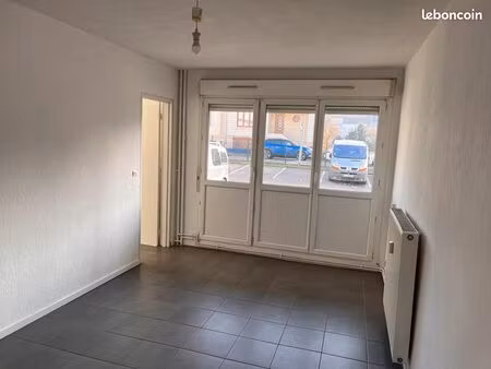 f1 avec parking privatif