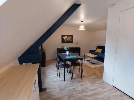 f2 meublé refait à neuf au centre-ville de précigné. disponible mi avril