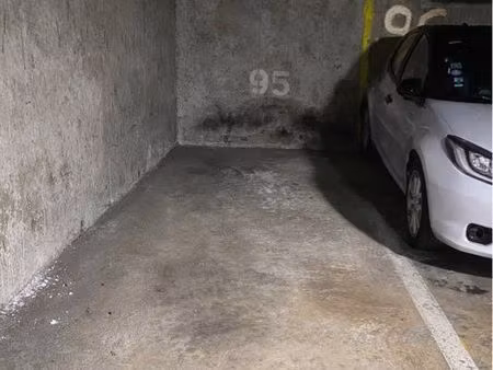 place de parking sous couvert – emplacement recherché à fresnes – 70/mois qq