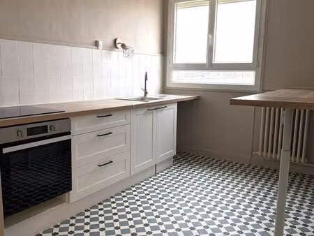 t3 lumineux rénové - balcon / parking - proche centre - quartier bellevue