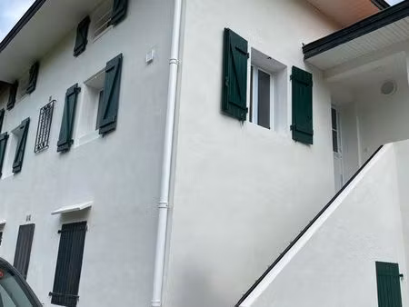 à louer - appartement t5 refait à neuf à hasparren