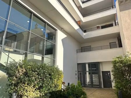 studio meublé avec parking